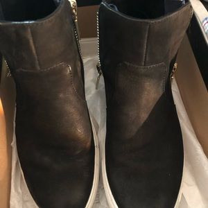 Kenneth Cole leather sneakers